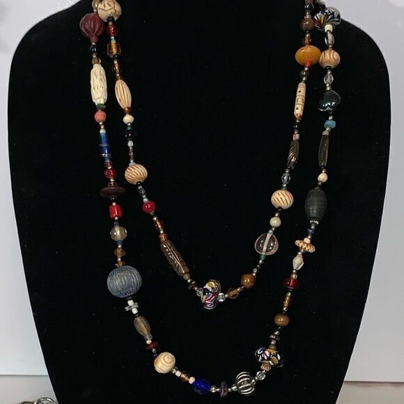 Beautiful Beaded Necklace   - Picture 1 of 4
